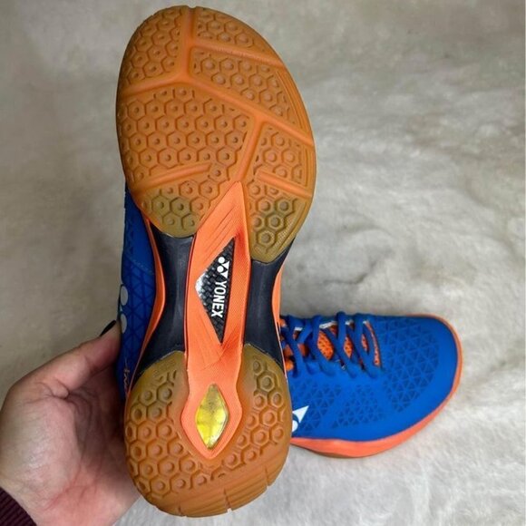 Woman’s YONEX badminton non marking/skidding court shoes. Size 9. Excellent cond - Picture 4 of 10